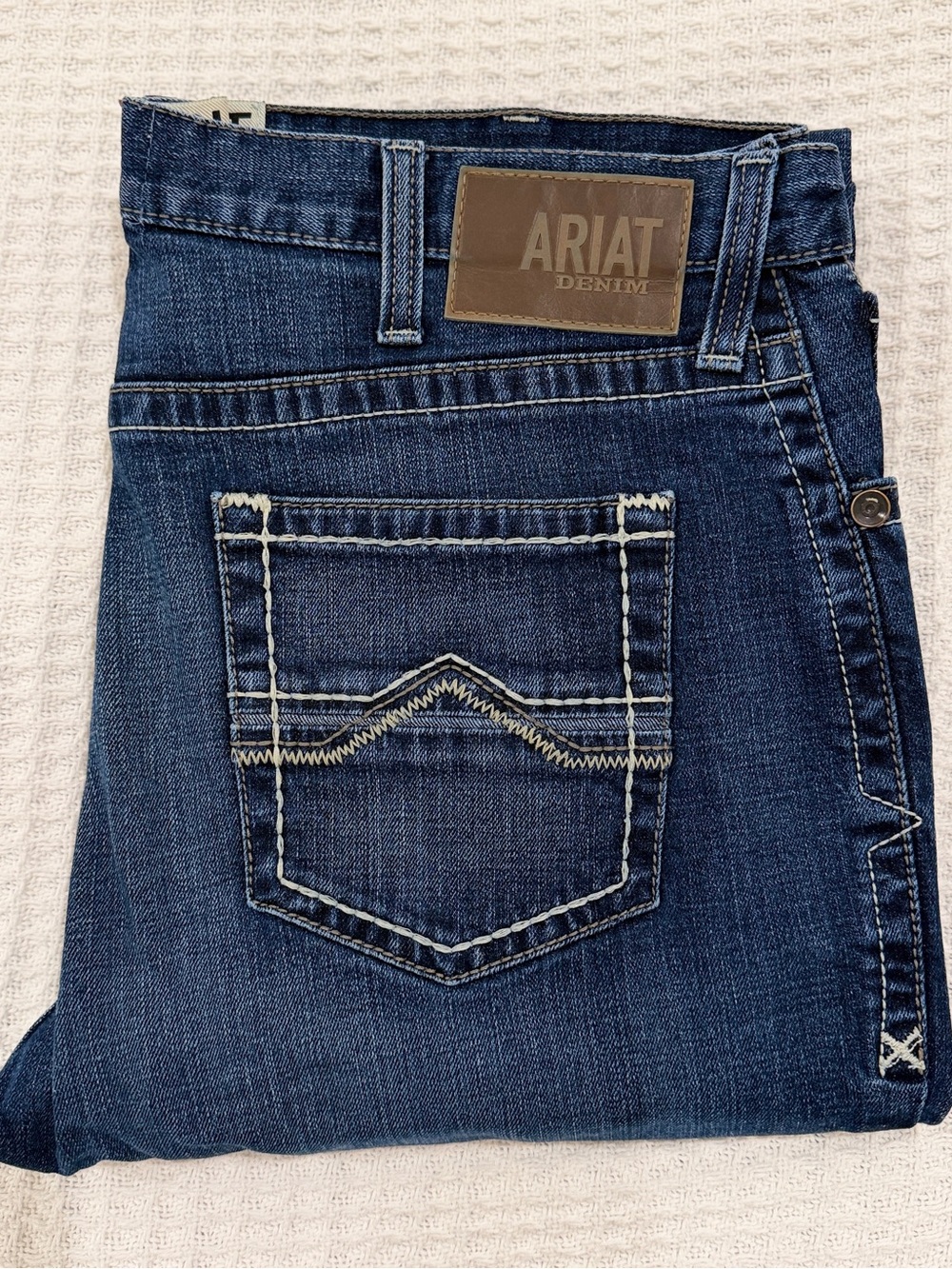 Ariat Men's Dark Blue Relaxed Fit Jeans with Contrast Stitching - M4 36/32